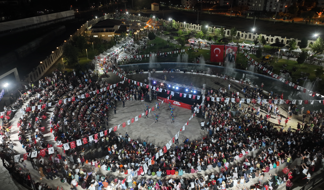 Torbalı sokakları sloganlarla inledi, Zafer Bayramı coşkuyla kutlandı
