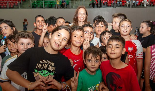 İzmirli minikler kıyasıya yarıştı: Mahalle Olimpiyatları'na coşkulu final!