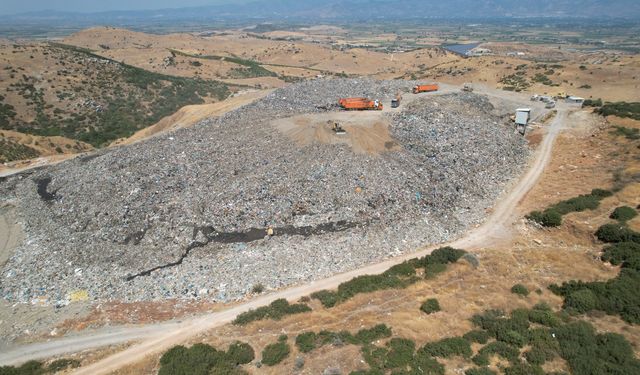 İzmir’de çöp krizi büyüyor: Kaymakamlıktan keşif kararı!