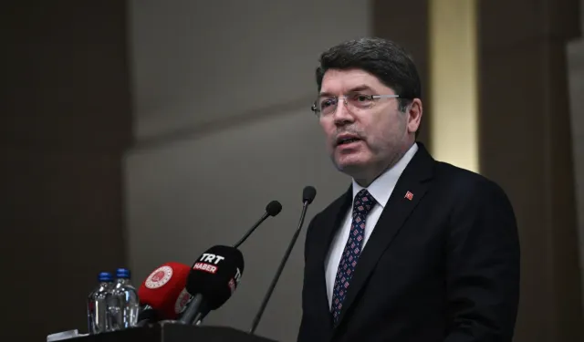 Bakan Tunç’tan İzmir Büyükşehir operasyonu açıklaması: Belgeleri sunan kendi belediye başkanları