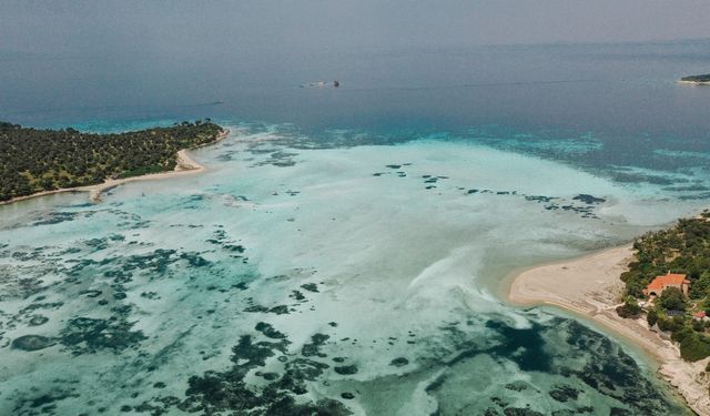 Karaburun ile karıştırmayın: Ulaşımı meşakkatli, turkuaz rengiyle bakir koy sizi bekliyor