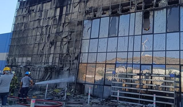 İzmir OSB’de yangın paniği: İtfaiye ekipleri zamanla yarıştı
