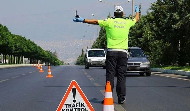 İzmir'in bir güzergahında arızalı araç alarmı