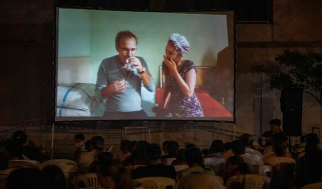 Bornova'da mahalle meydanları sinema perdesine döndü