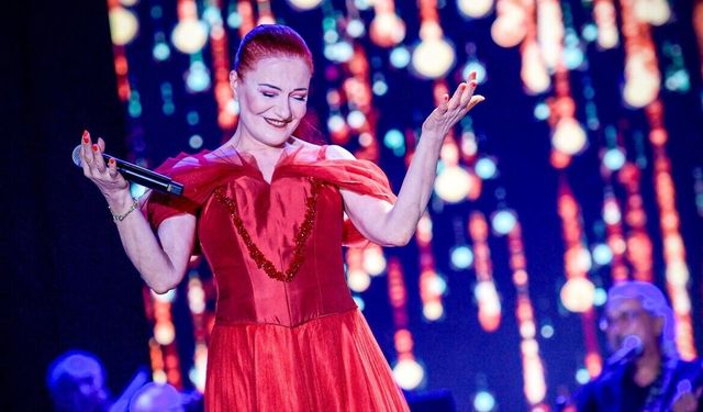 Fuar konserleri başladı: İzmir’de Candan Erçetin rüzgarı