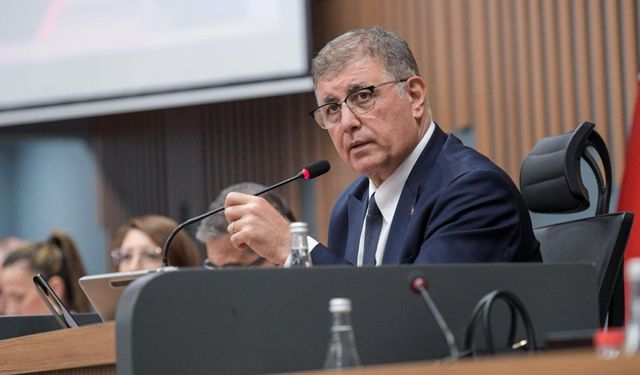 Cemil Tugay’dan 'parti değiştiriyor' iddialarına sert yanıt: Terbiyesizliktir