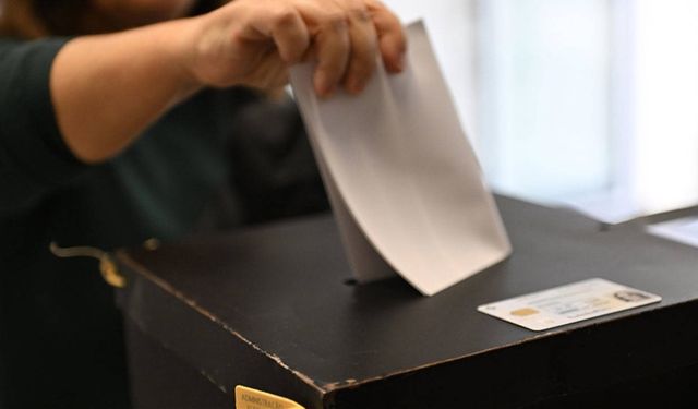 CHP Menderes'te beyaz zarf krizi: Partililer tepki gösterdi!