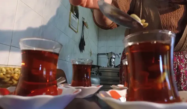 İzmir'in meşhur lezzeti: Cilveli çay