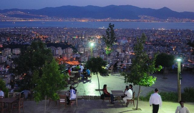 İzmir'in sıcak akşamlarına esintili çözüm: Serinleyin, leziz yemeklerin tadını çıkarın!