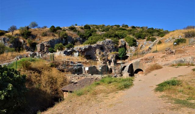 İzmir’in efsanelerle dolu noktası: Efes’in gizemli mağarası