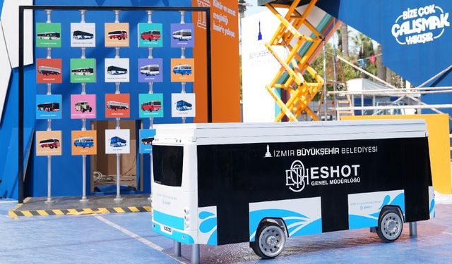 ESHOT, İzmir Fuarı’nda ziyaretçilerini geçmişe götürecek: İzmir’in toplu taşıma tarihi bu standta canlanıyor
