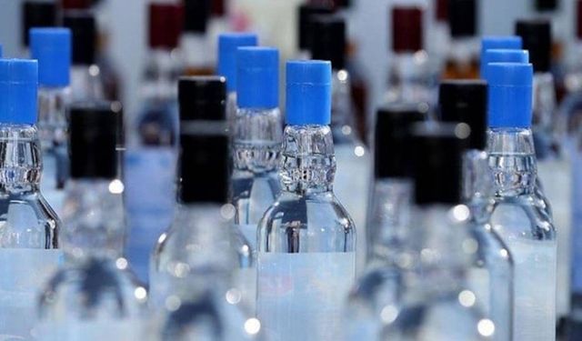 İzmir’de sahte içki operasyonu: 2 bin 850 litre etil alkol ele geçirildi