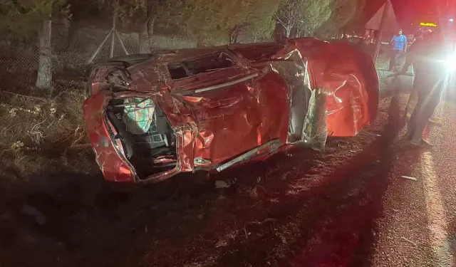 Foça'da otomobil takla attı: 4 genç ağır yaralı