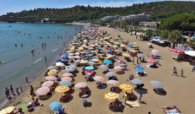 İzmir’in incisi: Sezonun son deniz keyfini burada taçlandırın, altın renkli incecik kumlarında mest olacaksınız