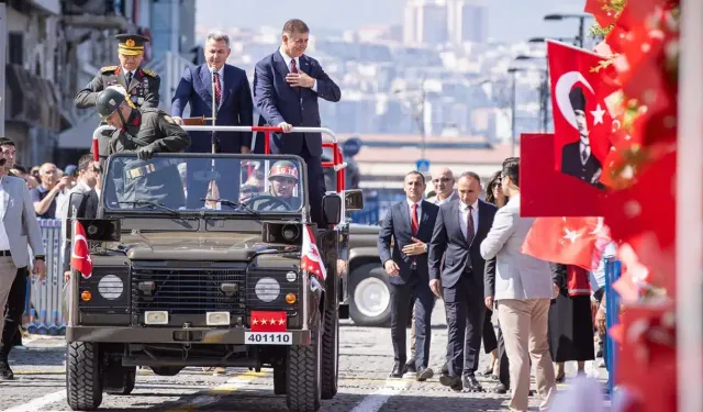 İzmir'de 30 Ağustos Zafer Bayramı kutlamaları başladı
