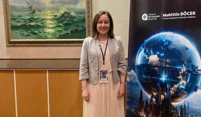 İzmir Büyükşehir Belediyesi’nde yaprak dökümü devam ediyor