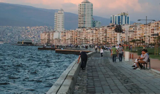 İzmir'in en önemli sorunu belli oldu: İlk sırada ulaşım ve yol çalışmaları var