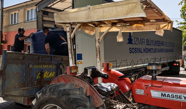 İzmir Büyükşehir’den yangın bölgesine hayati destek: Su deposu dağıtımı başladı