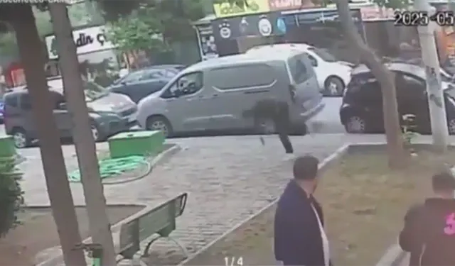 Karşıyaka'da ilginç anlar: Düşse de telefonu elinden bırakmadı