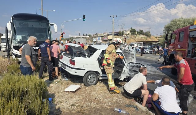 İzmir yolunda feci trafik kazası: Karı-koca hayatını kaybetti