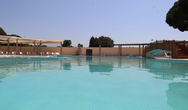 İzmir'de havuza gitmek isteyenlere müjde: 5 yıl sonra yeniden kullanıma açıldı!