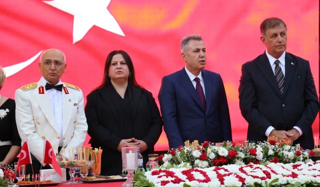 İzmir’de şehit aileleri ve gaziler onurlandırıldı: Zafer ezgileri yankılandı