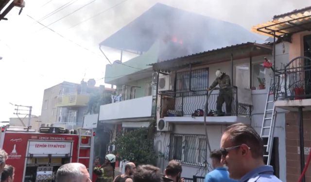İzmir'in merkezinde yangın: Müdahale sürüyor