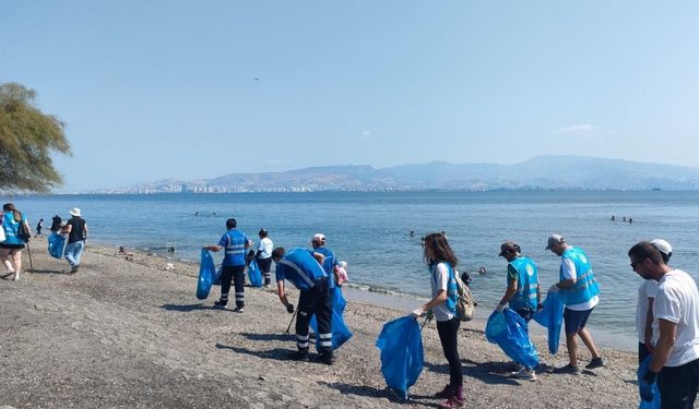 İzmirli gönüllüler Balçova'da bir araya geldi
