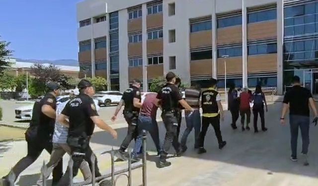 İzmir Emniyeti’nden fuhuş operasyonu: 3 kişi tutuklandı