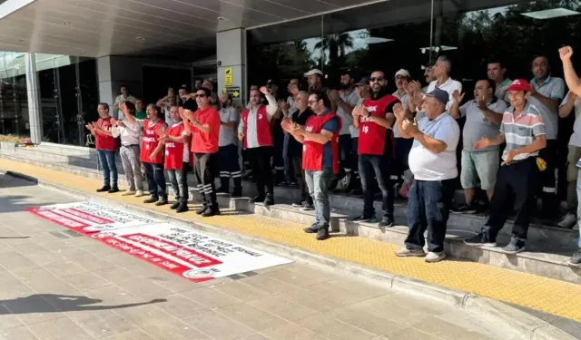 Karşıyaka Belediyesi'nde işçiler kazan kaldırdı