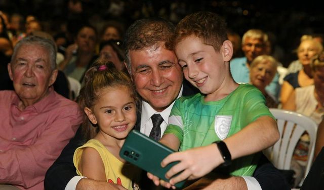 Karşıyakalılar bu şenlikte buluştu! Tugay’dan anlamlı konuşma