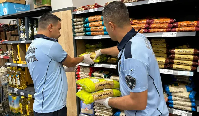 Konak'ta zincir marketlere sıkı denetim: Ürünler teker teker incelendi