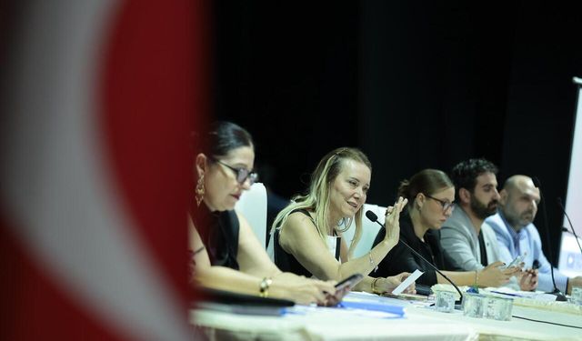 Konak meclisinde yoğun gündem: Küçük esnafın korunması için düzenlemeler yapılıyor