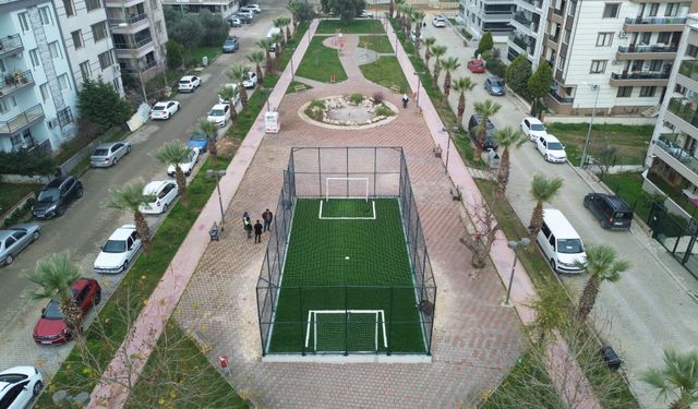 İzmirli gençlere müjde: Spora önemli katkı, futbol sahaları açılıyor