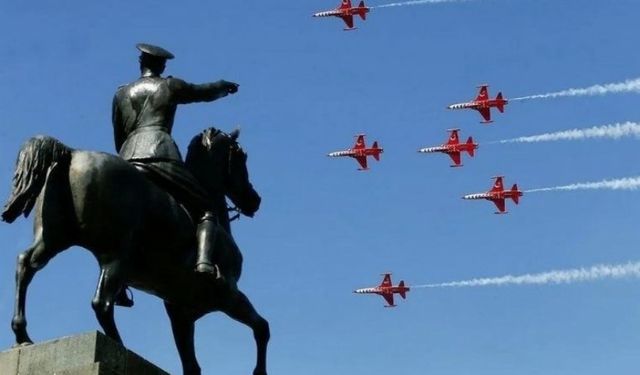 İzmir’de 30 Ağustos kutlamalarında SOLOTÜRK gösteri yapacak mı? Tugay’dan açıklama