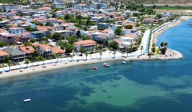 İzmir’in yazın kavurucu sıcaklarına İZBAN’la kurtarıcı çözüm: Burasının berrak suyuna hayran kalacaksınız