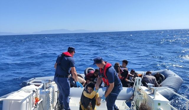 Ege’de umuda yolculuk yine dramla bitti: 30 göçmen kurtarıldı