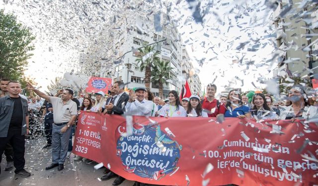 Cemil Tugay'dan fuar hatası: Soyer döneminde de düzenlenen korteji "ilk kez" diyerek duyurdu