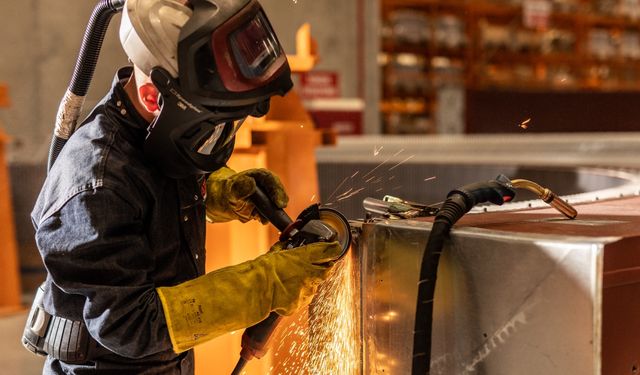 İzmir’de rüzgar ve güneş için tekniker dönemi: DEÜ’de yeni enerji programı başladı