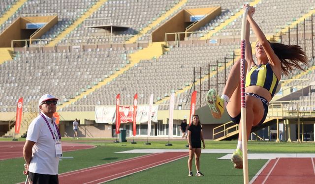 Türkiye’nin en iyi atletleri İzmir’de yarışıyor: Şampiyona 24 Ağustos’a kadar sürecek