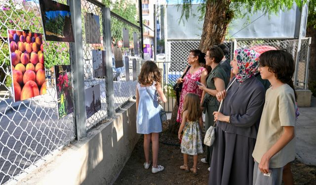 Miniklerin eserleri İzmirlilerle buluştu: Sergi, 30 Ağustos'a kadar sürecek