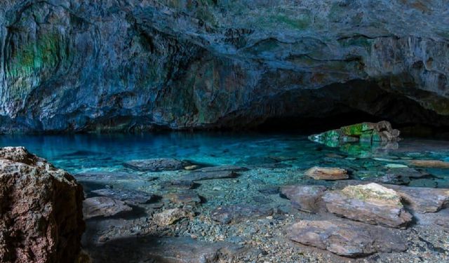 İzmir’e komşu bu doğa harikasına hayran kalacaksınız: Mitoloji bu sularda hayat buluyor, üstelik ücretsiz