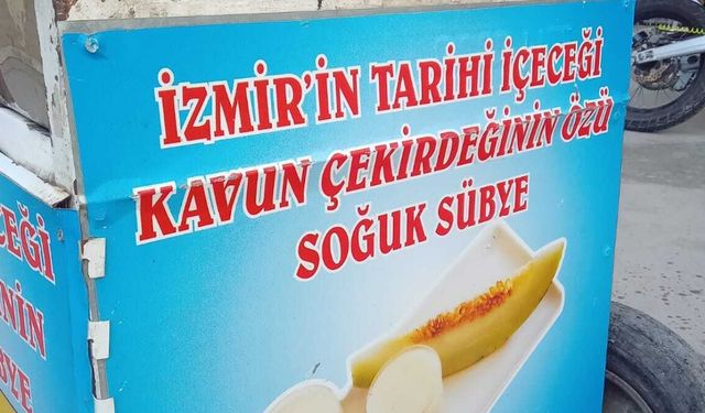 38 yıldır sokaklarda İzmir’in tarihi içeceğini satıyor