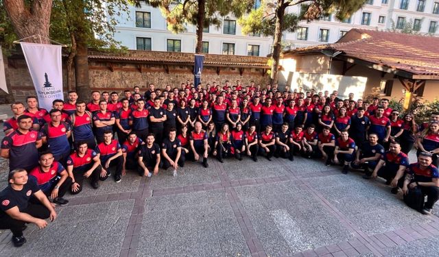 Apikam'da anlamlı etkinlik:  Geçmişin ateş savaşçıları ve geleceğin itfaiyecileri İzmir'de buluştu