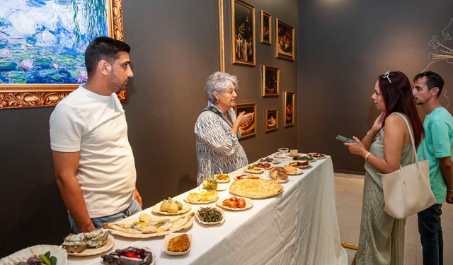 İzmir'in en sevilen lezzetleri bu sergide: Atık teksil ürünleri, sanat eserlerine dönüşüyor