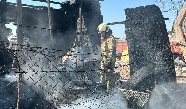 Bornova’da yangın paniği: İtfaiye ekipleri söndürdü