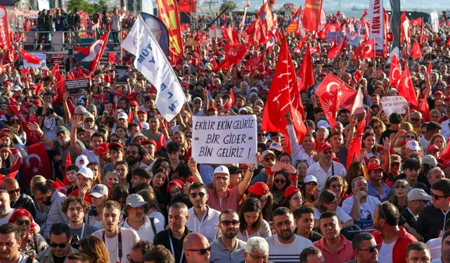 CHP'li Zeybek operasyonlara bilançoyu paylaştı: 33 milyonun iradesi yok sayılıyor