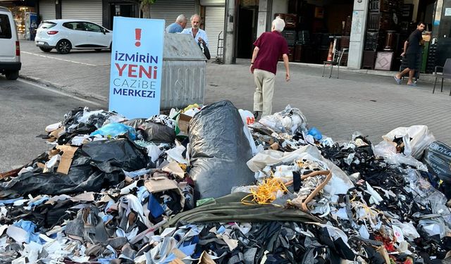 İzmir’de çöp krizine pankartlı tepki: Bir düşünün ya bir de ülkeyi yönetselerdi