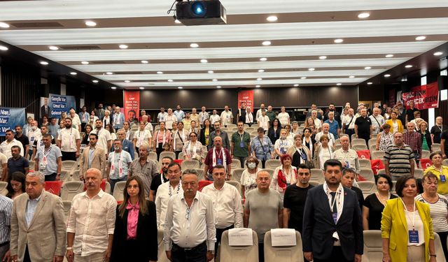 CHP Karabağlar'da flaş karar: YDK üyesi Aksoy çekildi