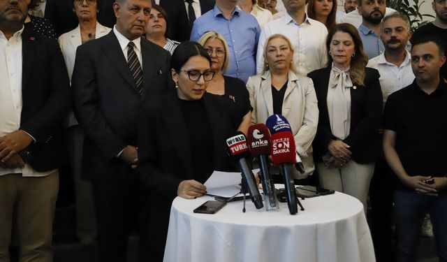CHP İzmir’den kayyım açıklaması: Partimizi darbecilerle teslim alamazsınız!